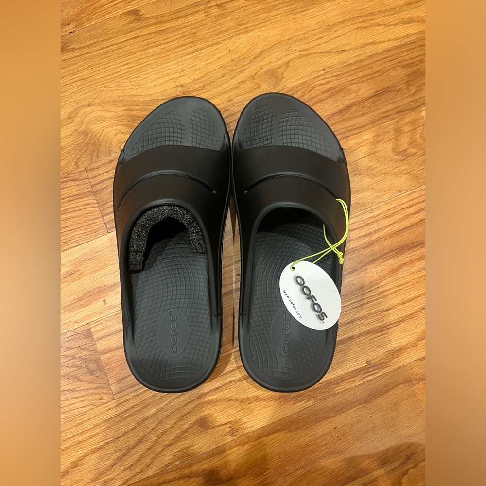 Oofos Ooahh Sandal - Picture 2 of 4